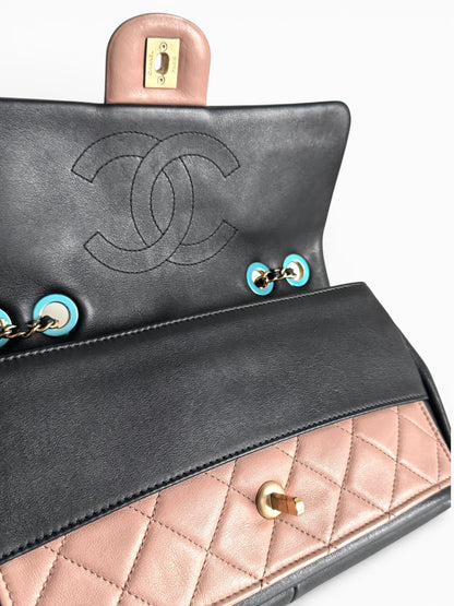 CHANEL Calfskin Quilted Medium Graphic Flap