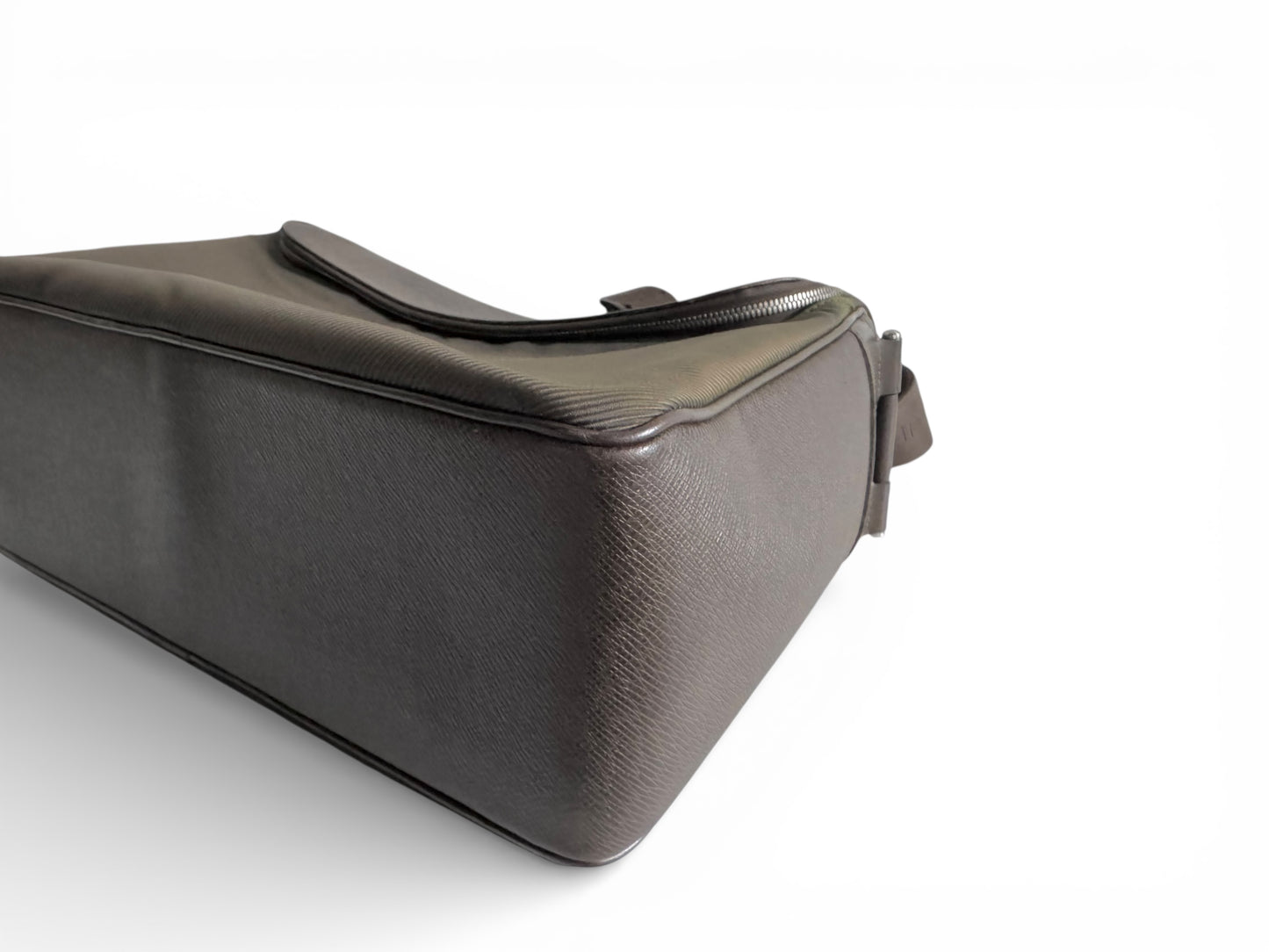 Louis Vuitton Taiga Taimyr Messenger Bag