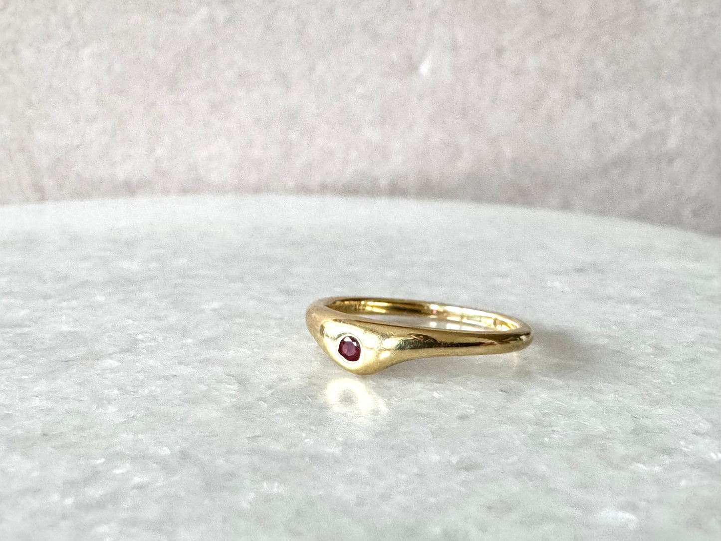 Tiffany & Co. Wave Ring Ruby in 750 Yellow Gold