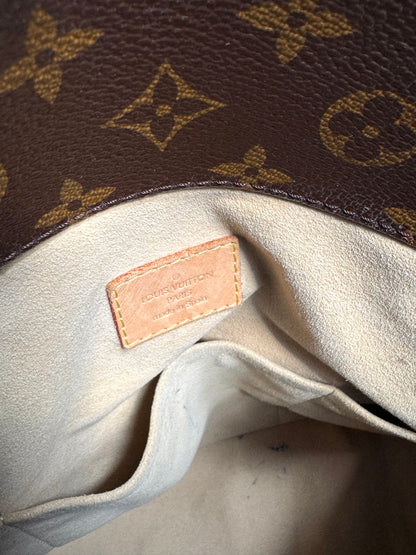 LOUIS VUITTON Monogram Artsy MM