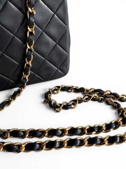 CHANEL Lambskin Quilted Small Single Flap