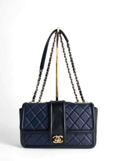 CHANEL Lambskin Quilted Medium Elegant CC Flap Tasche