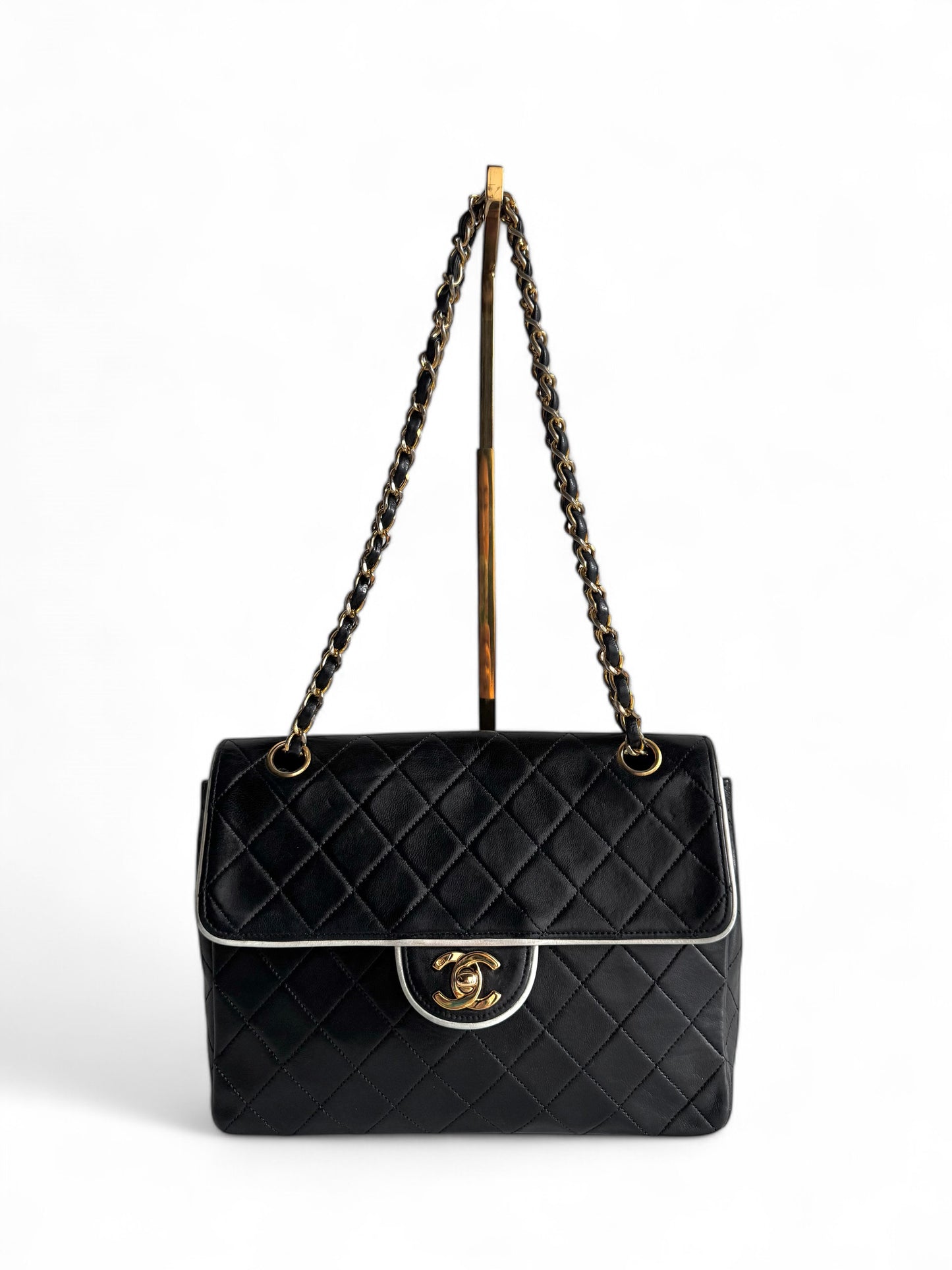 CHANEL Matelasse Lambskin Single Flap