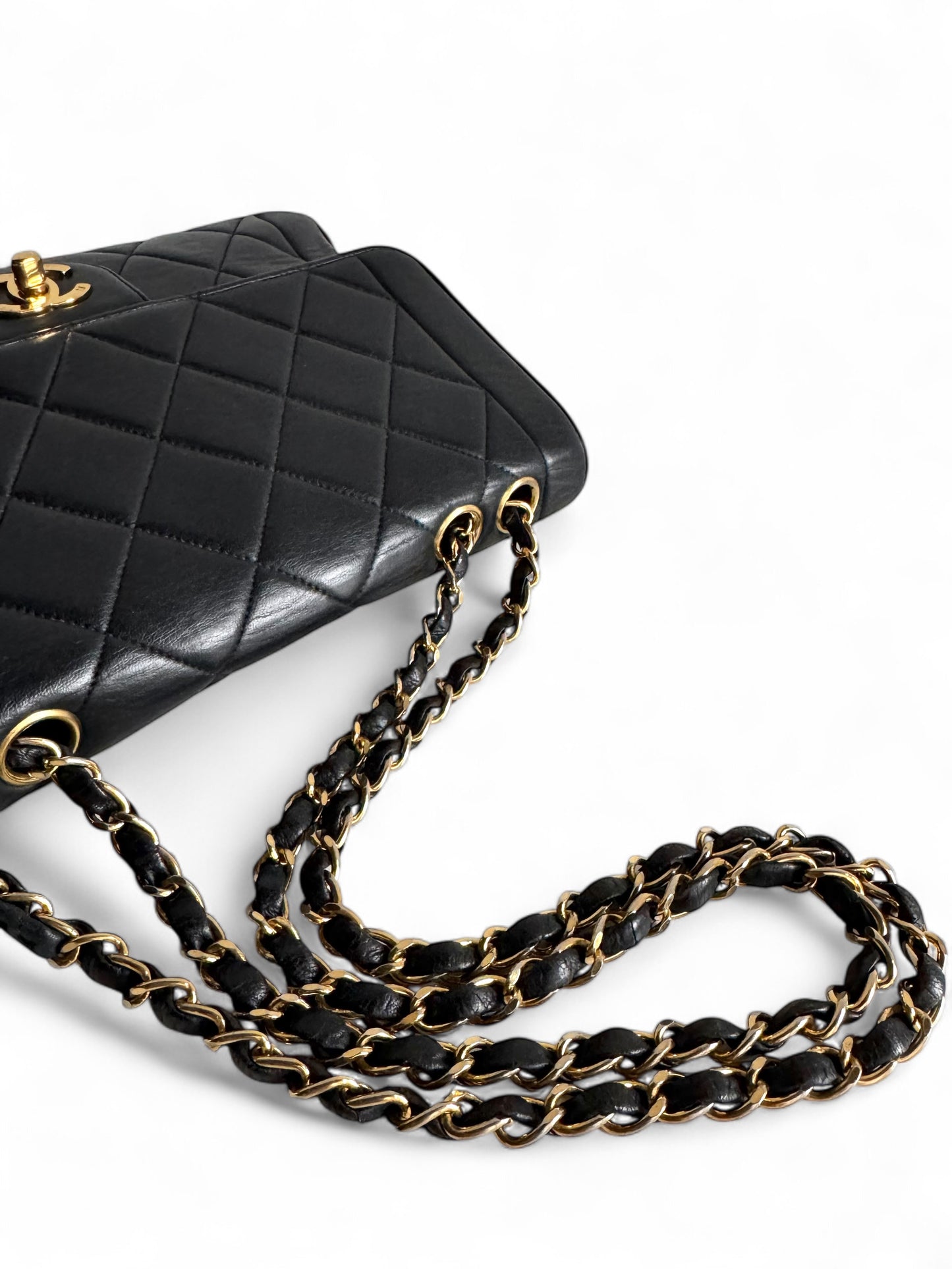 CHANEL Lambskin Quilted Medium Single Flap