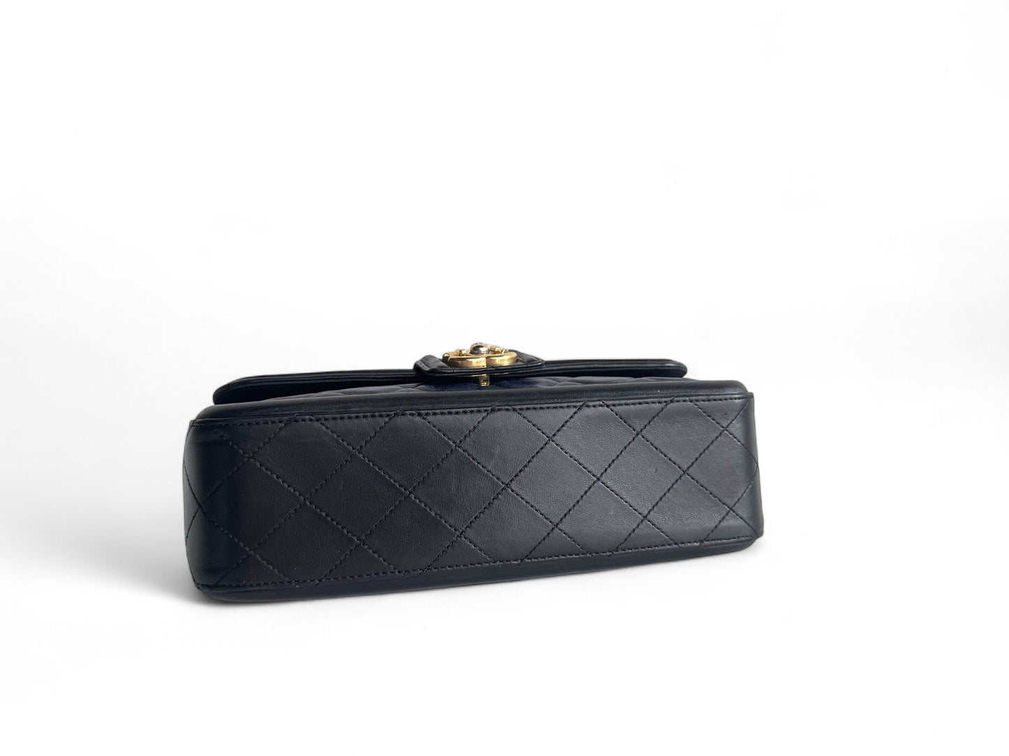 CHANEL Lambskin Quilted Medium Elegant CC Flap Tasche