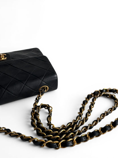 CHANEL Lambskin Quilted Small Single Flap