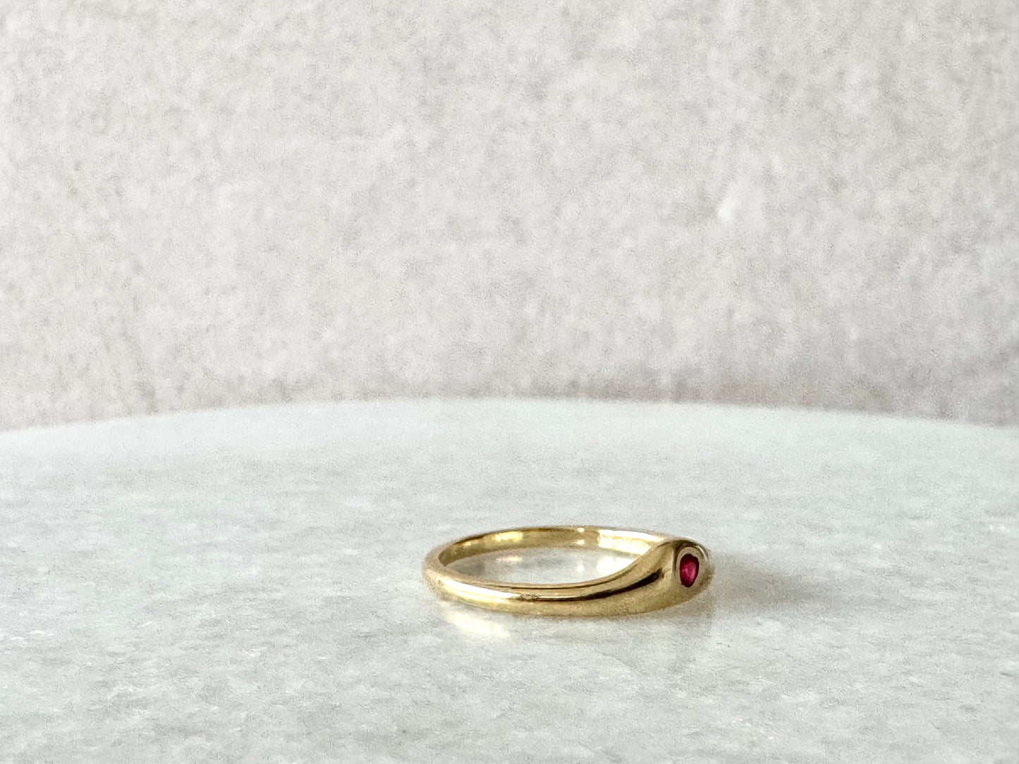 Tiffany & Co. Wave Ring Ruby in 750 Yellow Gold