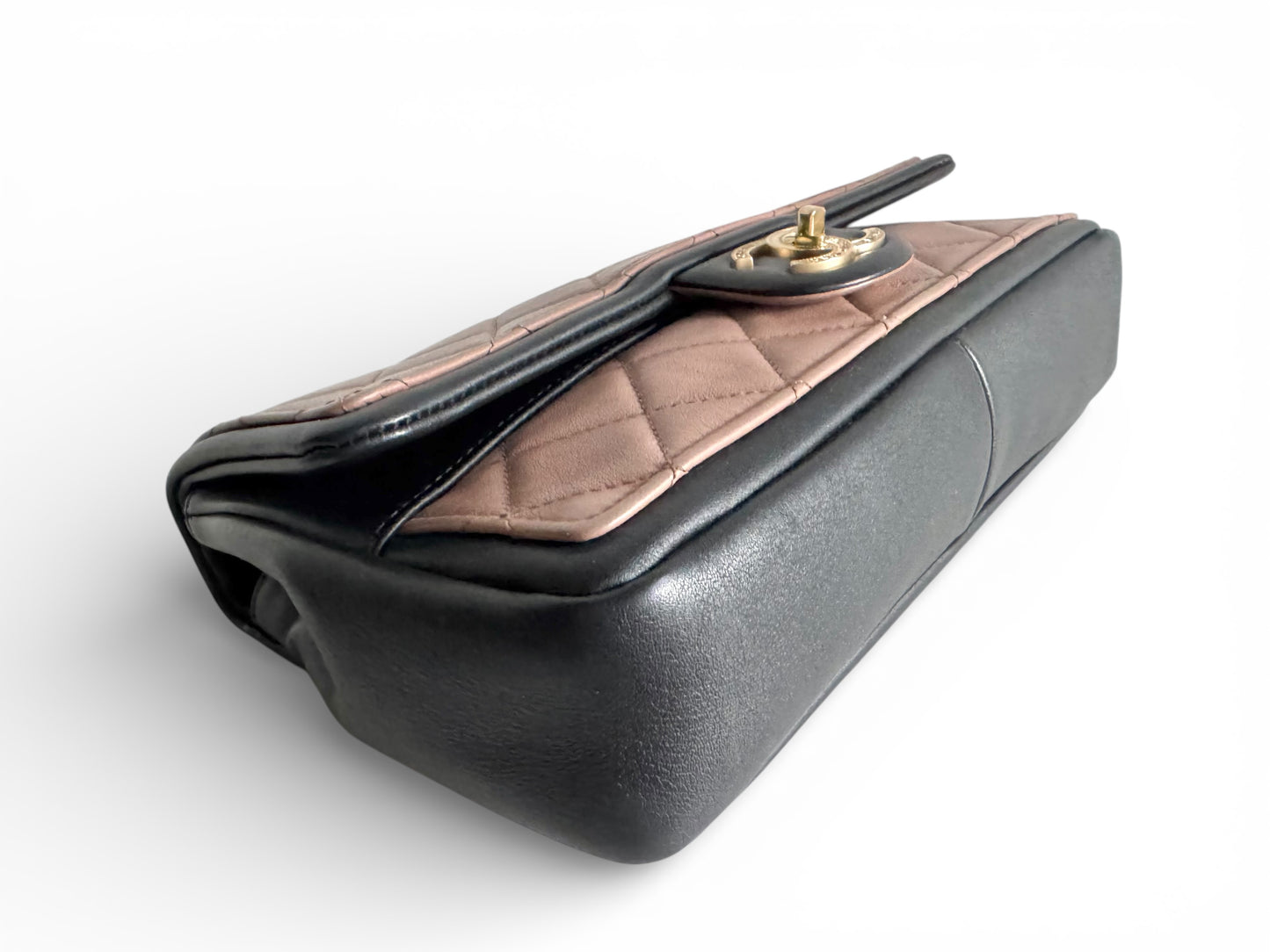 CHANEL Calfskin Quilted Medium Graphic Flap