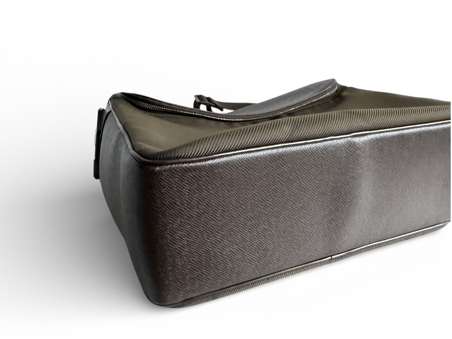 Louis Vuitton Taiga Taimyr Messenger Bag