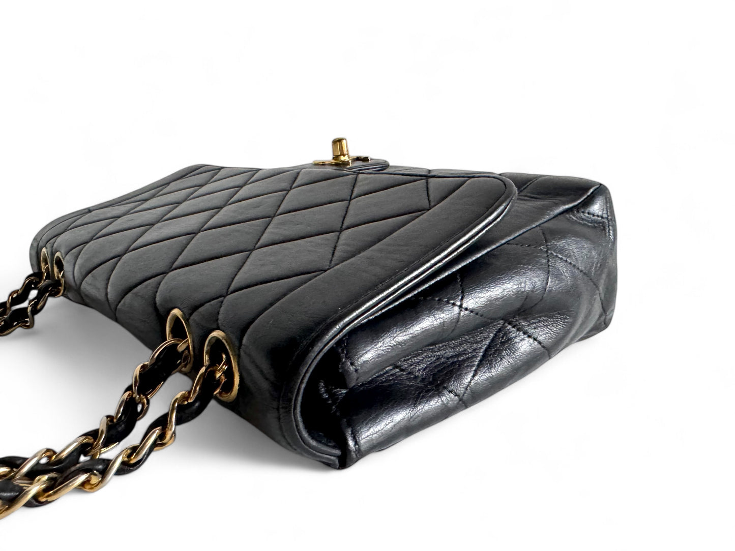CHANEL Lambskin Quilted Medium Single Flap