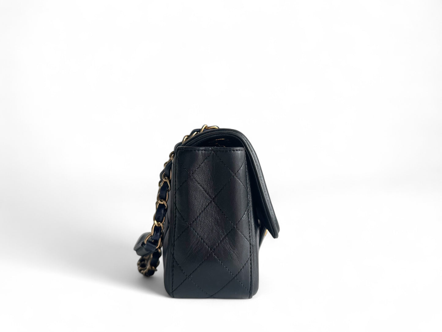 CHANEL Lambskin Quilted Medium Elegant CC Flap Tasche