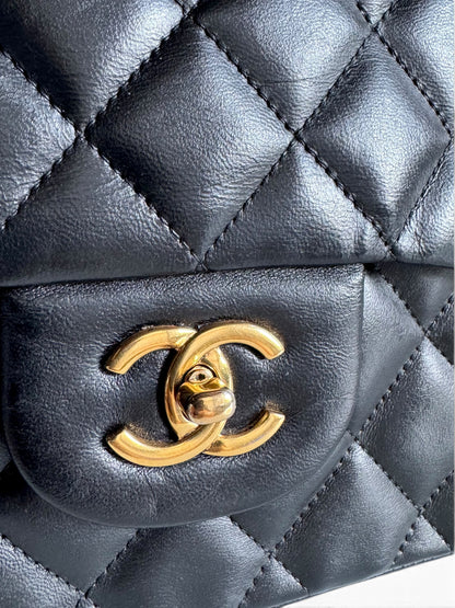 CHANEL Lambskin Quilted Jumbo Single Flap