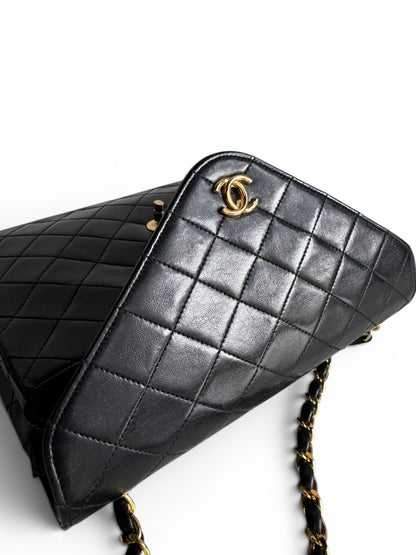 CHANEL Lambskin Diamond Stitch Envelope Single Flap
