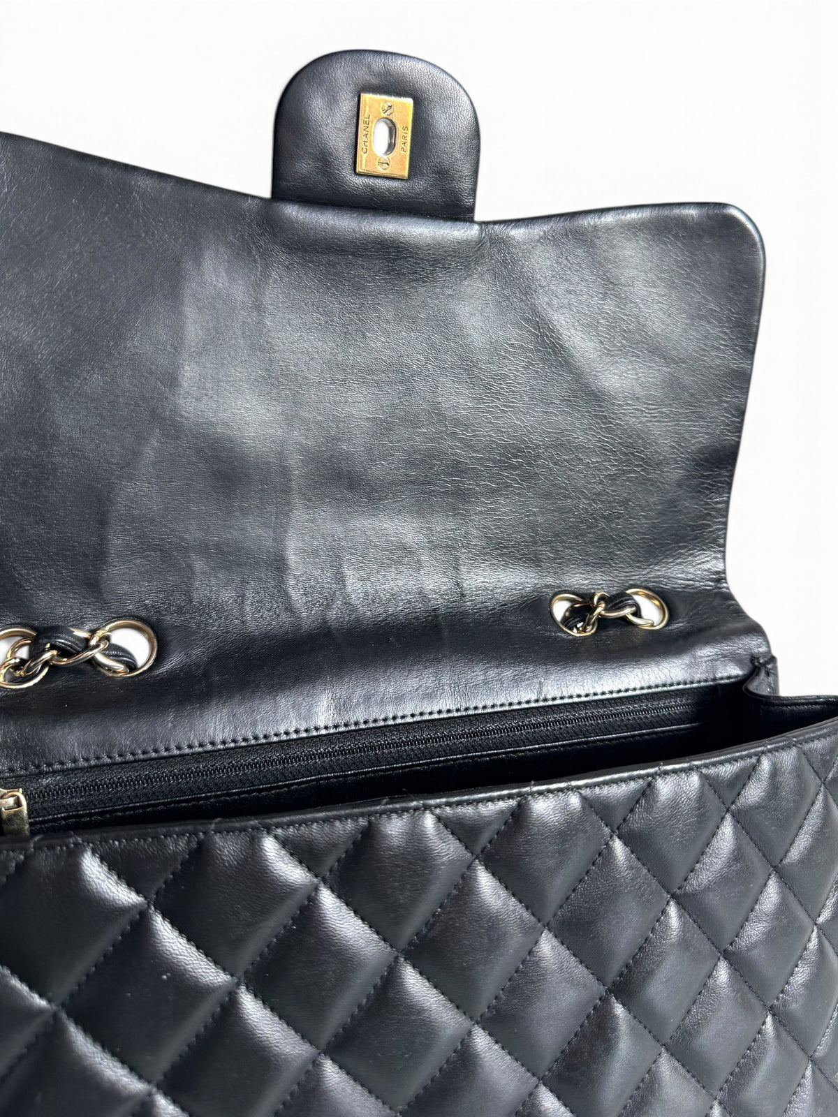 CHANEL Lambskin Quilted Jumbo Single Flap